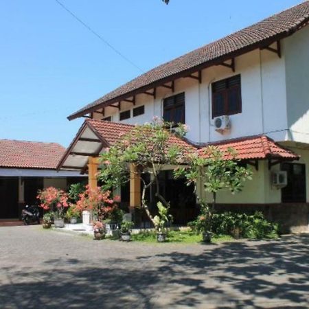 Wisma Flamboyan Surabaya Bagian luar foto