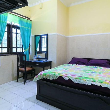 Wisma Flamboyan Surabaya Bagian luar foto