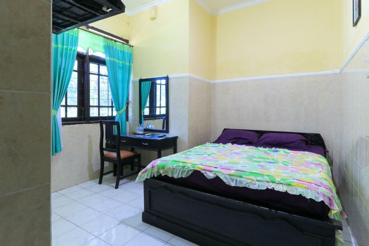 Wisma Flamboyan Surabaya Bagian luar foto