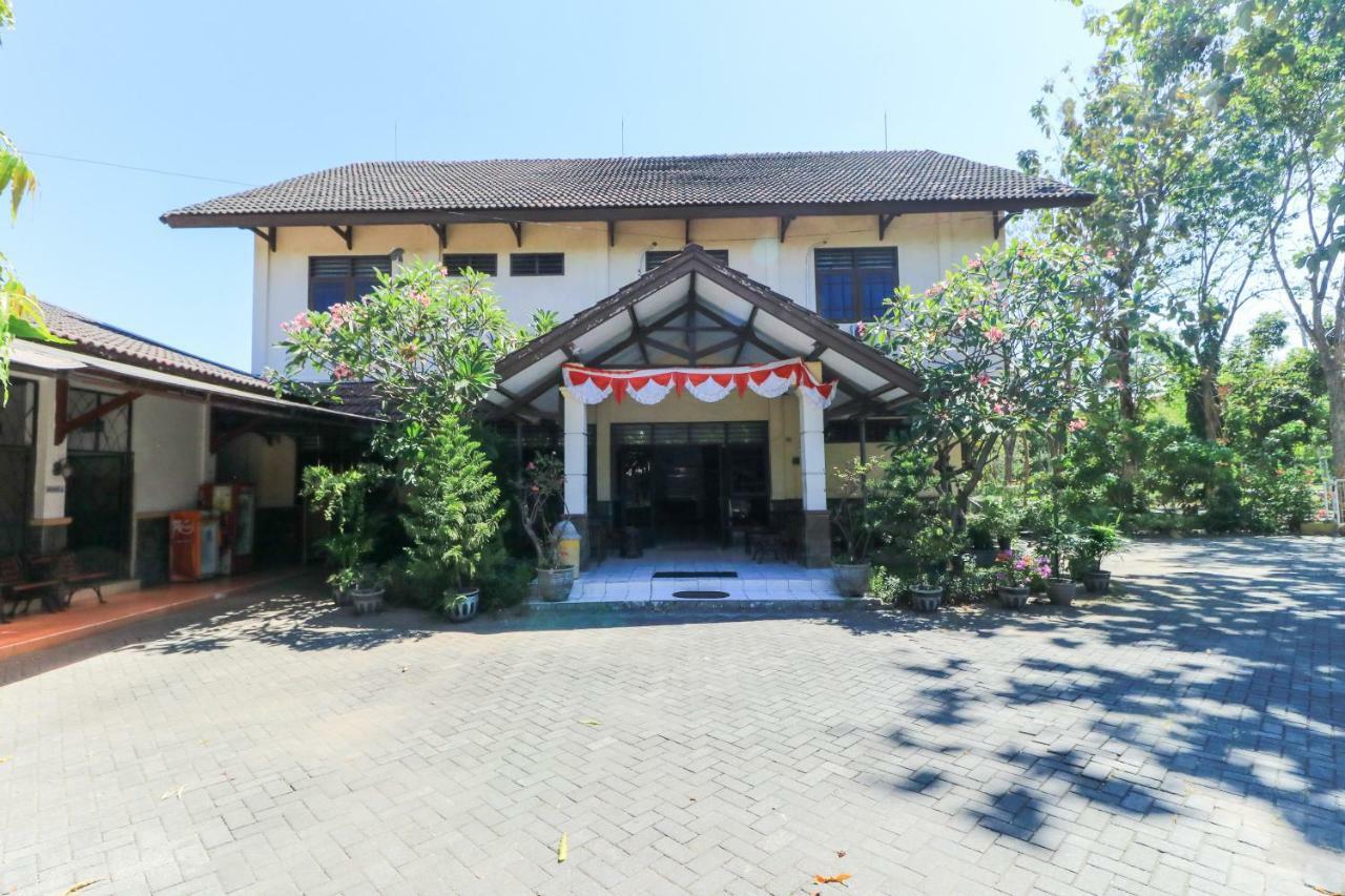 Wisma Flamboyan Surabaya Bagian luar foto