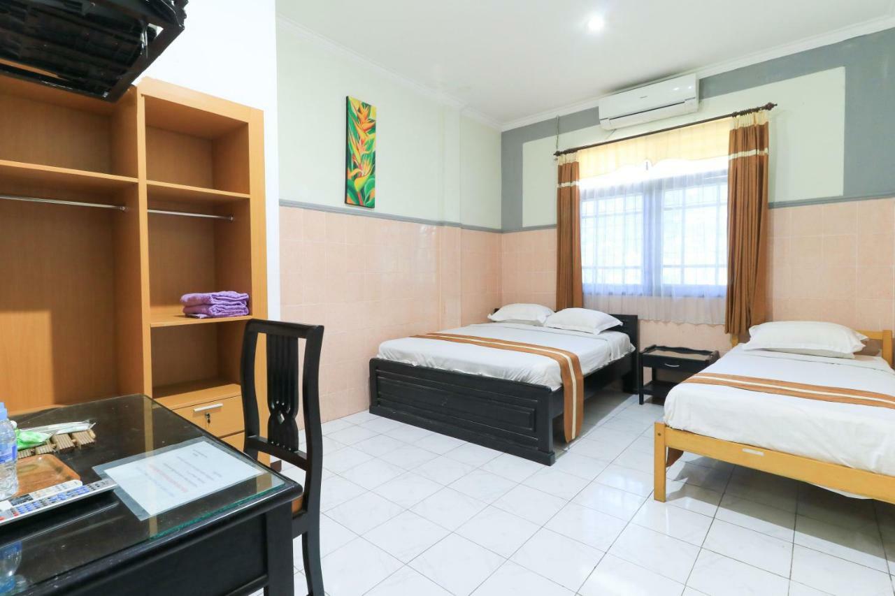 Wisma Flamboyan Surabaya Bagian luar foto