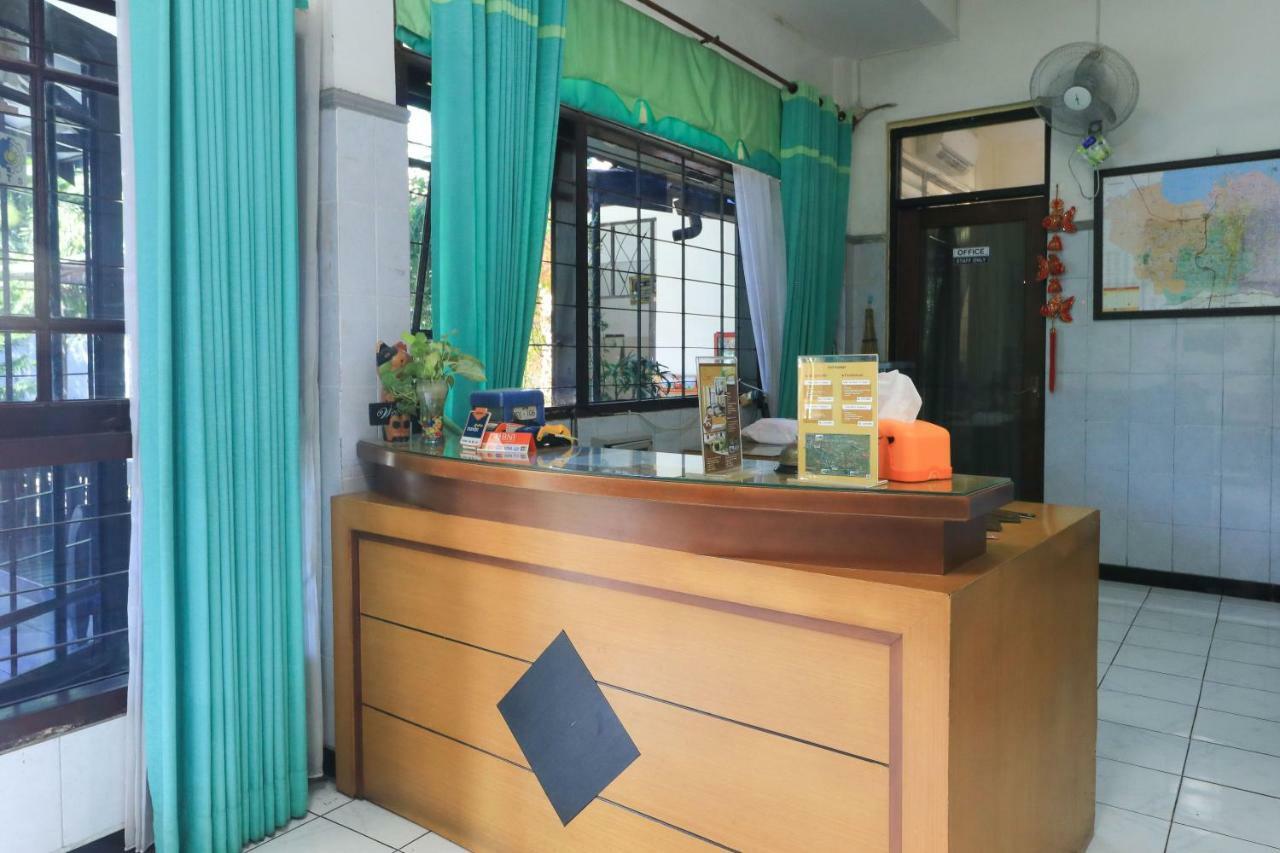 Wisma Flamboyan Surabaya Bagian luar foto