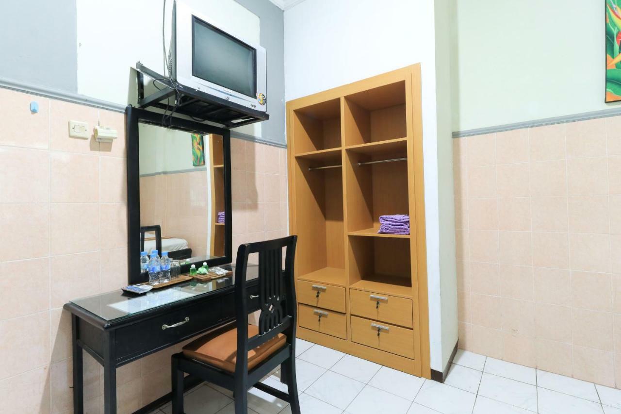 Wisma Flamboyan Surabaya Bagian luar foto